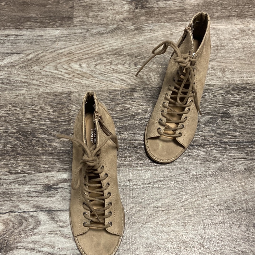 Mossimo Supply Co Lace up 3” heel open toe woman tan taupe 8.5 phones